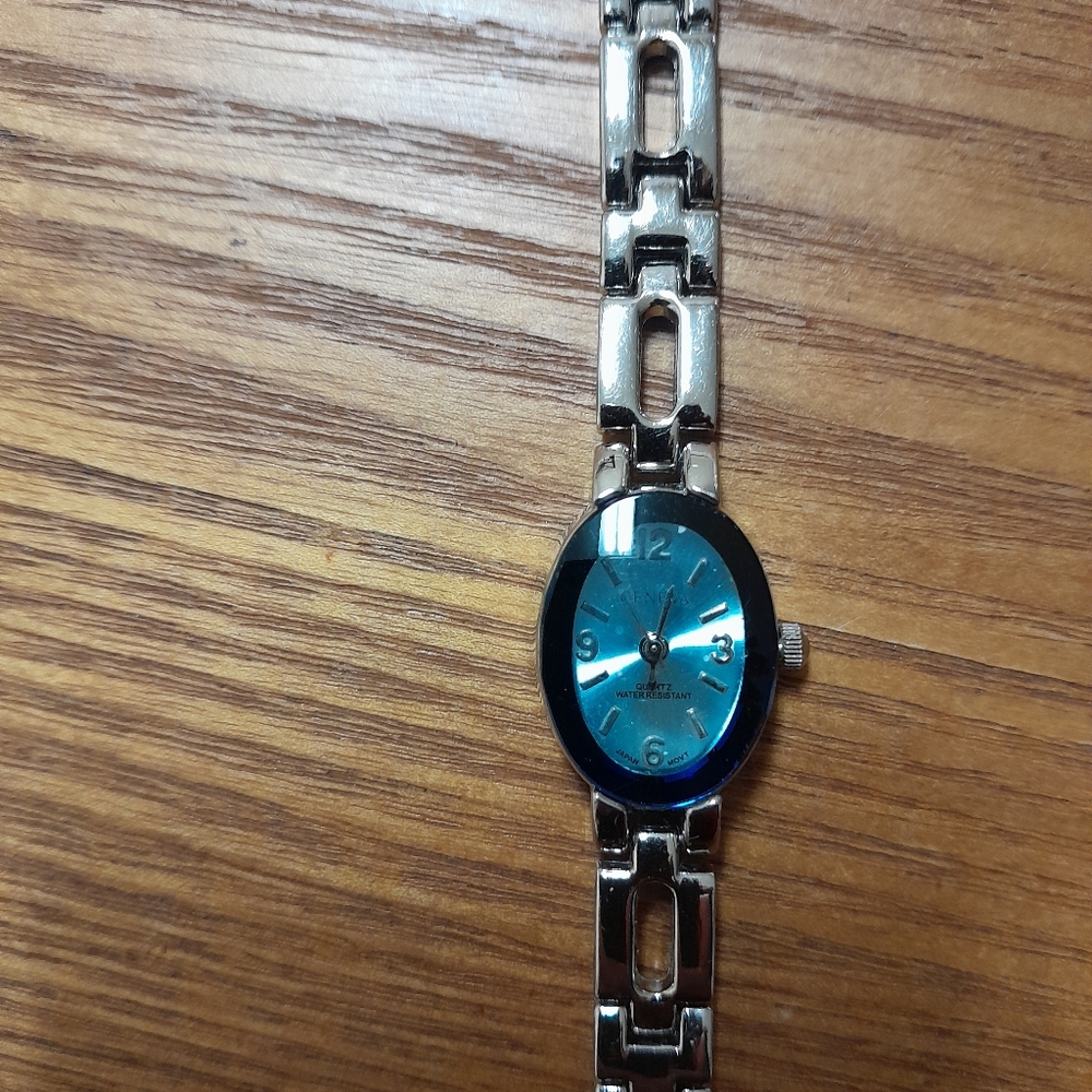 Women's Silver Quartz Watch (New Battery) Size:OS  Geneva